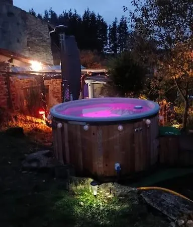Le Petit Paradis Aux Volets Bleus Grazac (Auvergne)