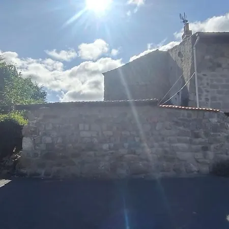 Le Petit Paradis Aux Volets Bleus Grazac (Auvergne)
