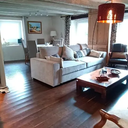 Holiday home Le Petit Paradis Aux Volets Bleus Grazac (Auvergne)