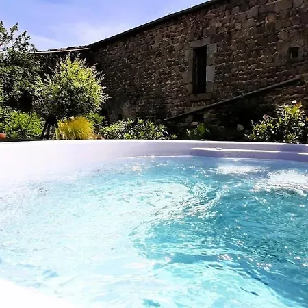 Holiday home Le Petit Paradis Aux Volets Bleus