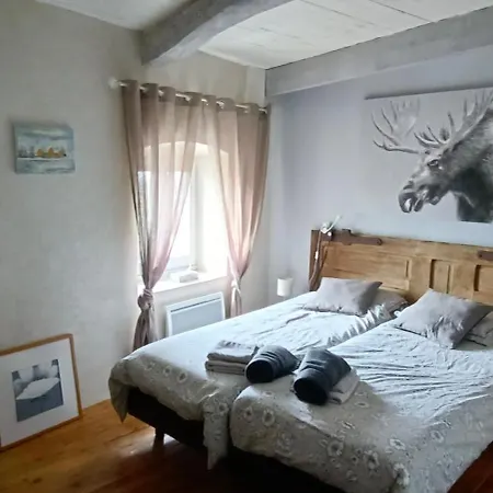 Holiday home Le Petit Paradis Aux Volets Bleus Grazac (Auvergne)