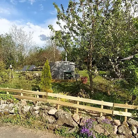 Le Petit Paradis Aux Volets Bleus