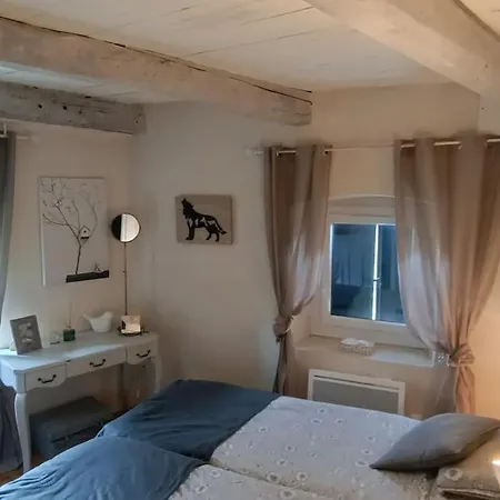 Le Petit Paradis Aux Volets Bleus * Grazac (Auvergne)
